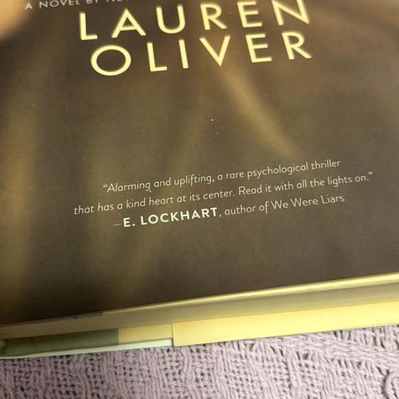 Vanishing Girls by Lauren Oliver Hardback Novel - Picture 8 of 8